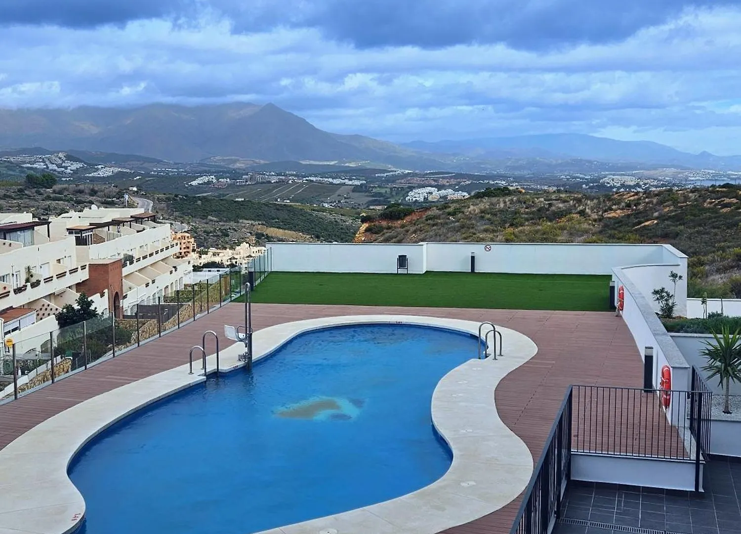 Apartment New Build Blue Sunset Duquesa Large 2 Bed Apt Manilva