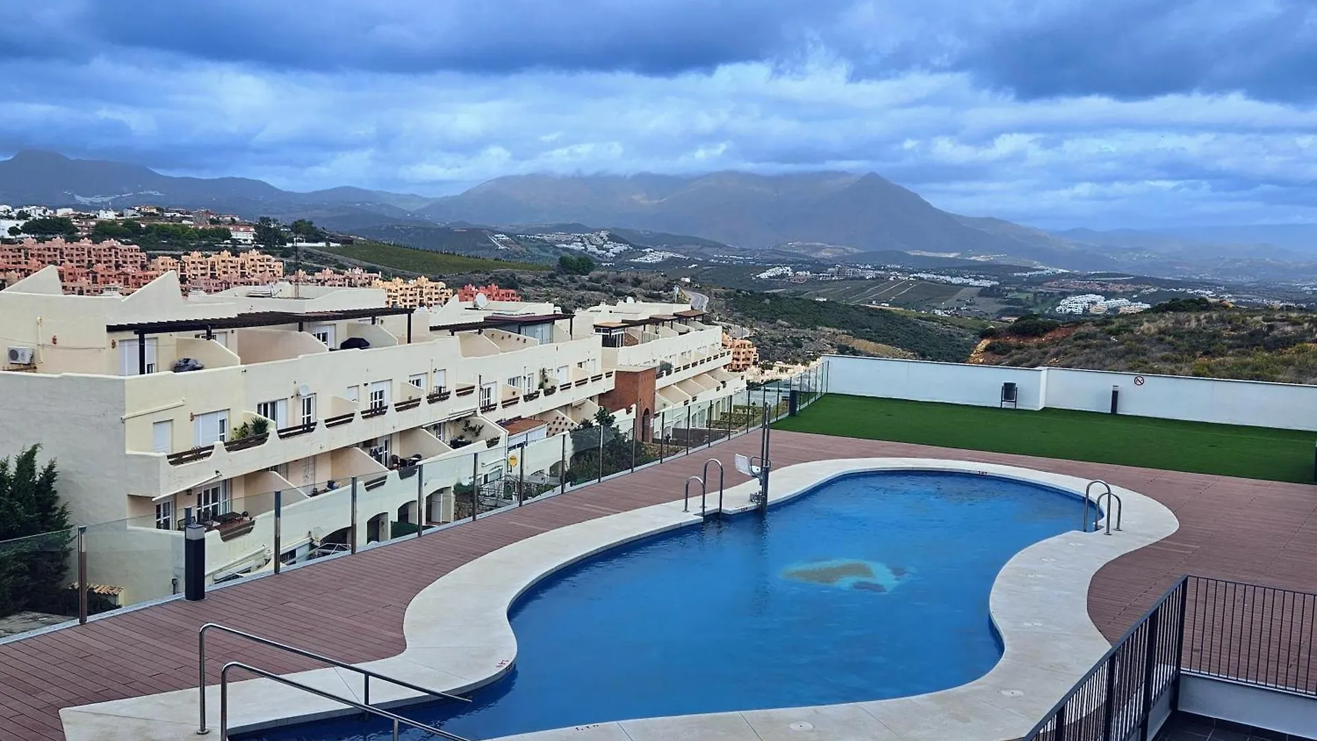 New Build Blue Sunset Duquesa Large 2 Bed Apt Manilva